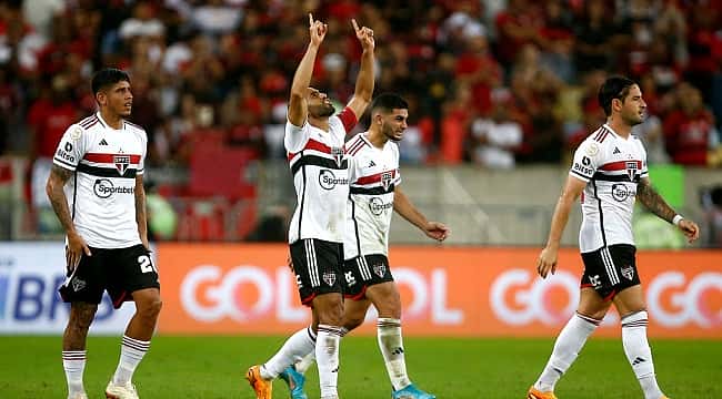 Com gols de Lucas Moura e Pedro, São Paulo e Flamengo empatam no Maracanã