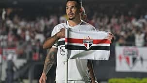 São Paulo brilha, reverte o placar e se classifica no tempo normal