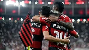 Segundo jornalista, jogador do Flamengo aceita proposta do Al Hilal; atleta nega