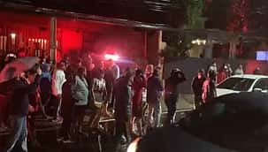 VÍDEO: Torcedores do Flamengo xingam Gerson e tentam invadir festa de Gabigol no Rio