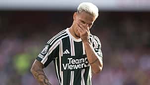 Antony é afastado do Manchester United após acusações de agressão à ex-namorada