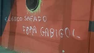 Após vice na Copa do Brasil, Flamengo tem sede pichada