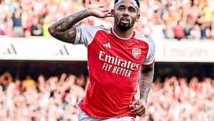 Arsenal vence United de virada no clássico inglês com golaço de Jesus