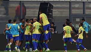 Brasil de Diniz não empolga, mas vence Peru no fim e segue na liderança das Eliminatórias