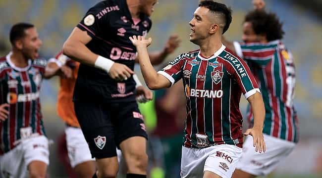 Com direito a golaço de falta, Fluminense derrota Cruzeiro no Maracanã