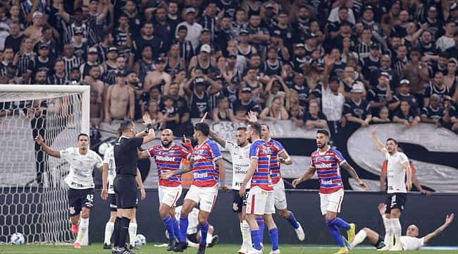 Corinthians e Grêmio empataram em 1 a 1 na Neo Química Arena, pelo