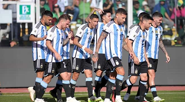 Di María brilha, Argentina não sente falta de Messi e vence a Bolívia por 3 x 0 na altitude de La Paz