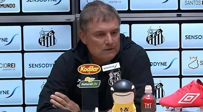 Diego Aguirre: "A situação do Santos é feia e triste"