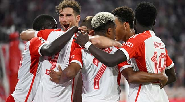 Em jogão de sete gols, Bayern vence o United por 4 x 3 e lidera o Grupo A da Champions