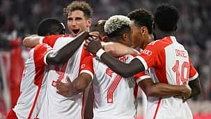 Em jogão de sete gols, Bayern vence o United por 4 x 3 e lidera o Grupo A da Champions