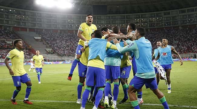 Fernando Diniz diz que vitória do Brasil foi muito merecida e destaca rivalidade com o Peru