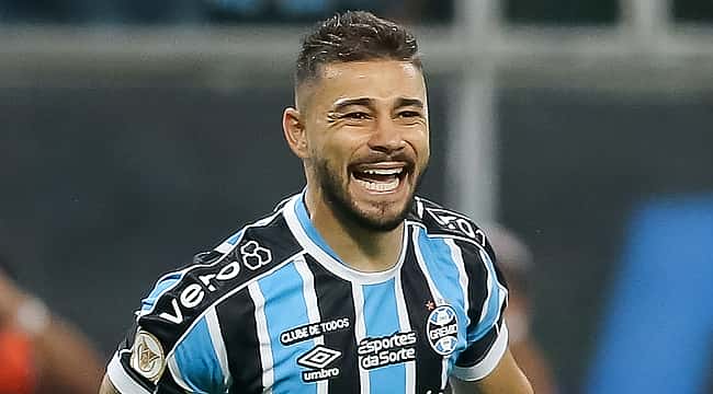 Grêmio vence Palmeiras e embola o topo da tabela