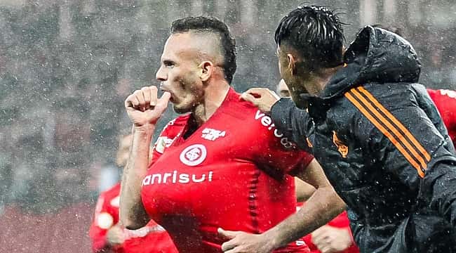 Inter bate São Paulo e encerra jejum