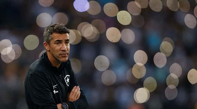 Mesmo com treinador insatisfeito, Botafogo mantém Bruno Lage no comando