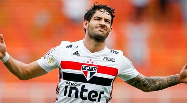 Majestoso! Relembre 10 jogadores que atuaram por Corinthians e São Paulo