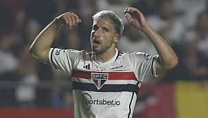 São Paulo vence o Corinthians com dois de Calleri após o título da Copa do Brasil