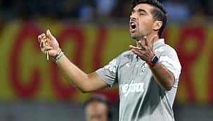 Abel Ferreira é punido pelo STJD após gesto de roubo para a arbitragem