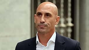 Após polêmica na Copa do Mundo, Luis Rubiales é banido do futebol por três anos