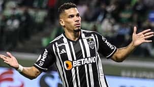 Com gols de Hulk e Paulinho, Atlético-MG vence o Palmeiras dentro do Allianz Parque