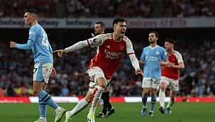 Com gol de Gabriel Martinelli, Arsenal bate City, dá fim ao jejum e cola na liderança da Premier League