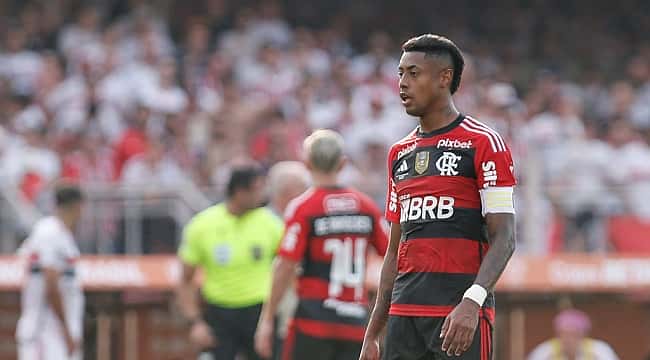Com rivais de olho, Flamengo marca reunião com empresário de Bruno Henrique para este sábado