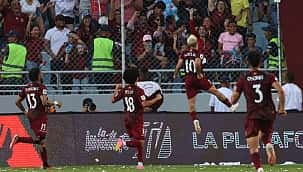 Com show de Soteldo, Venezuela goleia o Chile e cola nos líderes das Eliminatórias