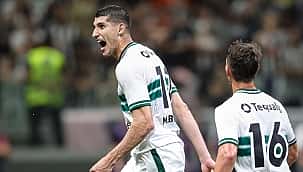 Com virada nos acréscimos, Coritiba derrota Atlético-MG dentro da Arena MRV