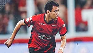 De virada, Athletico bate o América-MG em casa 