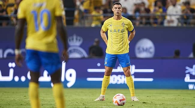 De virada e com golaço de falta de CR7, Al-Nassr volta a vencer no Sauditão; Veja o gol