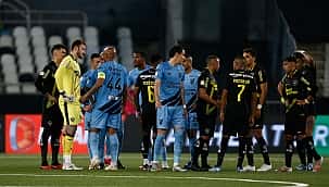 Em jogo adiado por conta da falta de luz no Nilton Santos, Botafogo e Athletico-PR ficam no empate