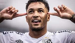 Em jogo quente, Marcos Leonardo brilha, Santos goleia o Vasco e sai da zona de rebaixamento