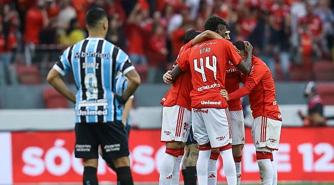 Em partida de cinco gols, Internacional derrota Grêmio no clássico gaúcho