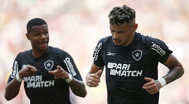 Líder Botafogo bate o Fluminense no 'Clássico Vovô' e volta a vencer após quatro rodadas