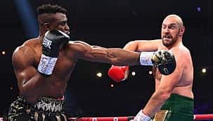 Ngannou consegue knockdown, mas Tyson Fury vence luta empolgante na decisão