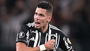 Paulinho faz dois e Galo bate Fluminense misto