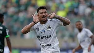 Santos vence o Palmeiras no 'Clássico da Saudade' e deixa a zona de rebaixamento