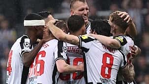 Torcida dá show, Newcastle goleia o PSG por 4 x 1 e vira líder do Grupo F da Champions
