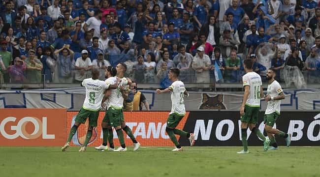 Sob vaias, Cruzeiro e América empatam em 1 x 1