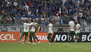 Sob vaias, Cruzeiro e América empatam em 1 x 1