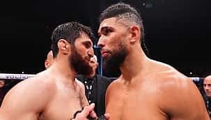 UFC 294: Ankalaev e Johnny Walker termina sem resultado após joelhada ilegal