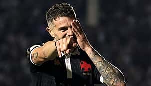 Vegetti é eleito o craque do mês no Brasileirão