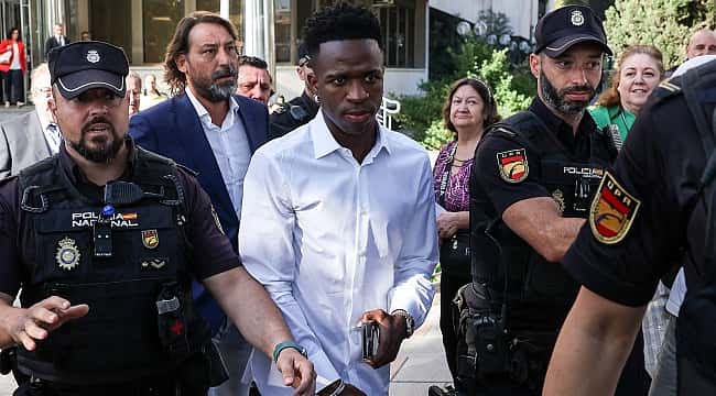 Vinicius Junior depõe contra ofensas racistas na Espanha; Valencia exige retratação do jogador