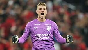 Após lesão, Ederson é cortado e Bento é convocado para a Seleção Brasileira 