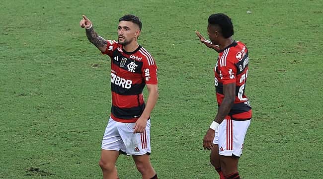 Com gol de Arrascaeta, Flamengo vence o RB Bragantino no Maraca e fica a dois pontos do líder 