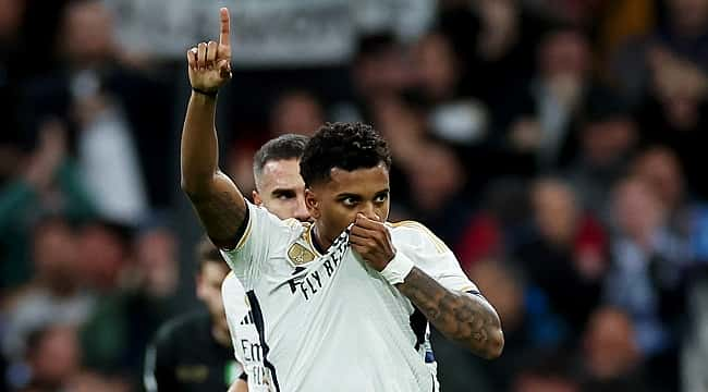 Com golaço de Rodrygo, Real Madrid vence Napoli e garante classificação em primeiro do grupo