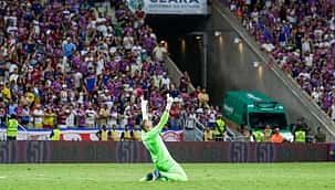 Com um a menos, Palmeiras empata com Fortaleza, segue líder e depende só de si para ser campeão