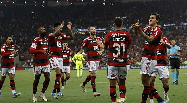 Flamengo vence o Palmeiras no Maracanã e segue vivo na disputa pelo título do Brasileirão