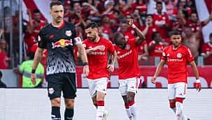 Internacional vence Bragantino e respira no Brasileirão