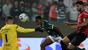 Palmeiras bate o Athletico-PR e empata com o Botafogo na tabela