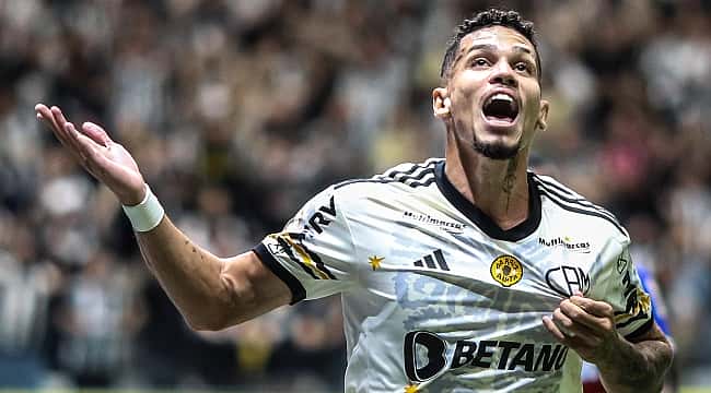 Paulinho brilha e Atlético-MG derrota Fortaleza